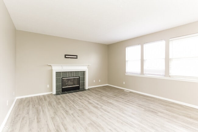 Building Photo - 344 W Columbine Ln