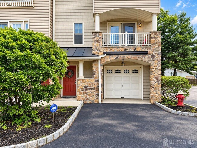 Building Photo - 247 River Rd