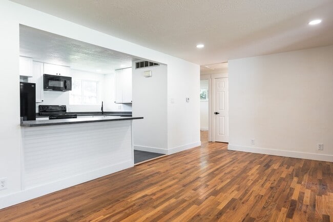 Building Photo - 1409 E 8425 S