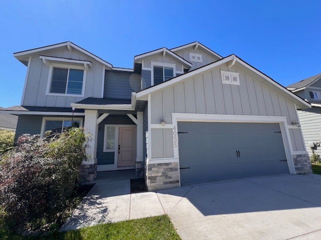 Primary Photo - Beautiful 4 Bed, 2.5 Bath Plus Office in S...