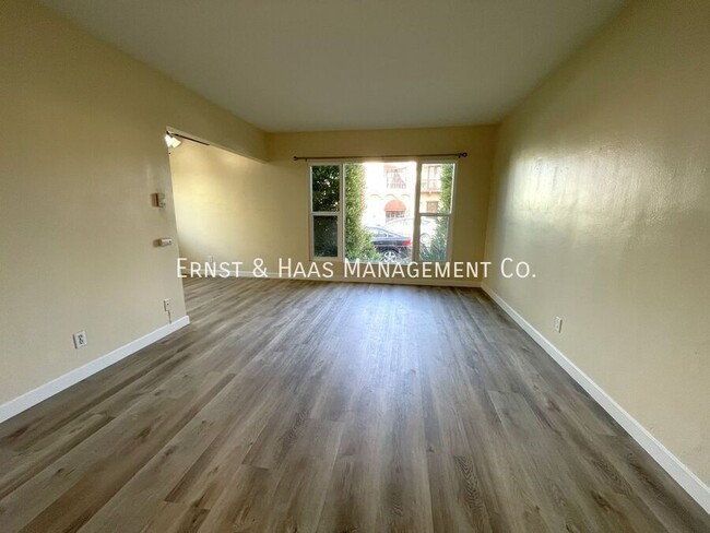 Building Photo - 159 Roycroft Ave