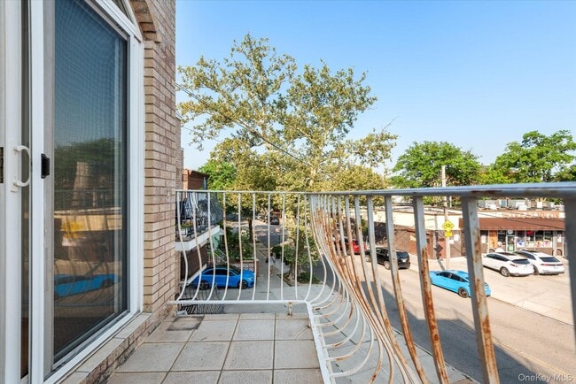 Foto del edificio - 71-05 Cooper Ave