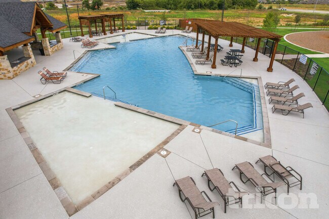 Foto del edificio - 15228 Dance Hall Dr