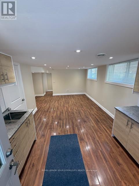 Building Photo - 10 Fallingdale Crescent