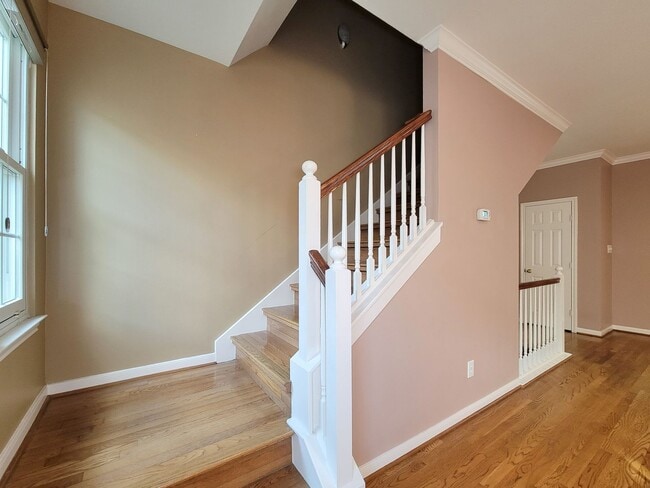 Building Photo - Great opportunity to lease a wonderful town home in the Montrose /Midtown location and within eas...