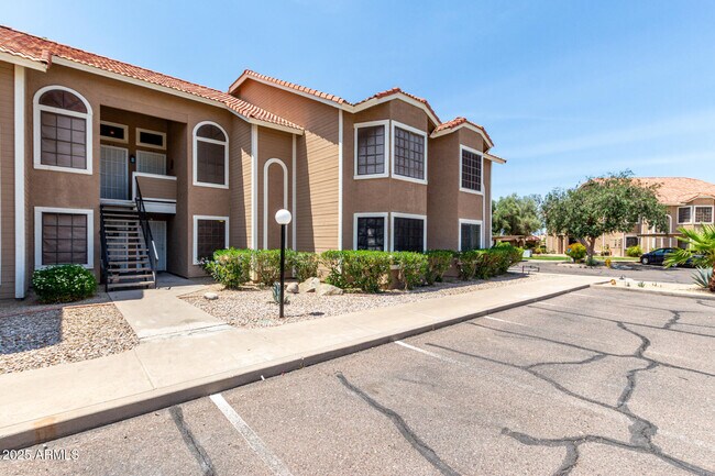 Building Photo - 5230 E Brown Rd