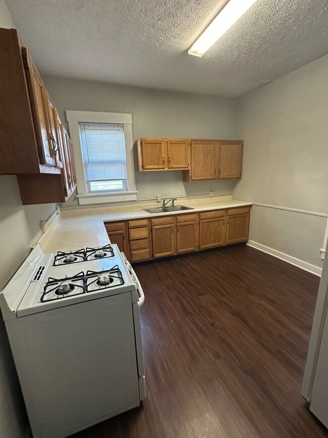 Building Photo - PRELEASING for AUGUST 2026! In-Unit Washer and Dryer