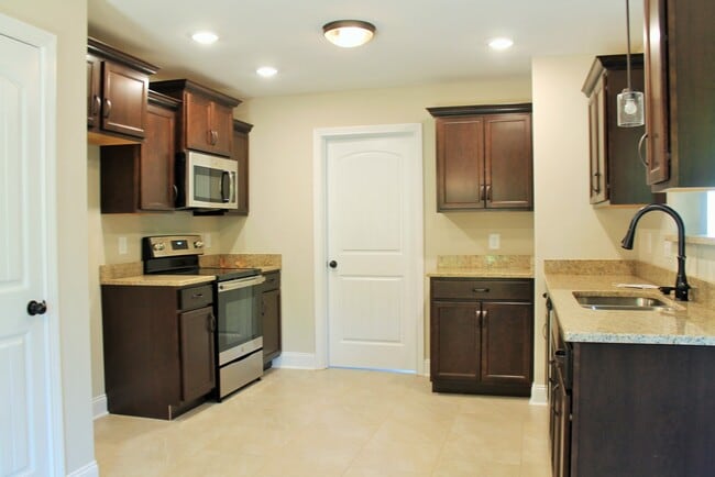 Building Photo - 261 Azalea Dr