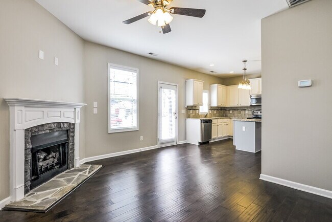 Foto del edificio - 241 Balboa Pkwy