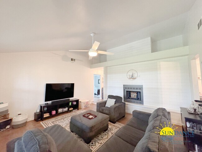 Building Photo - Beautifully Upgraded 4-Bedroom Home in the...