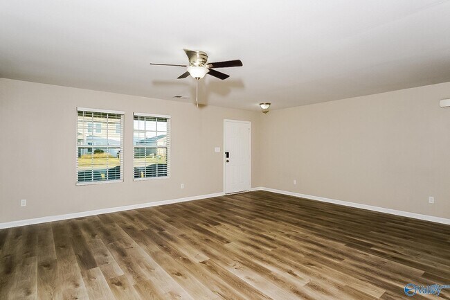 Foto del edificio - 15241 Tyler Mill Dr