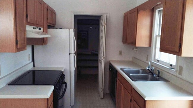 Building Photo - 82 Primrose Dr