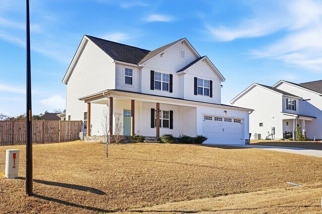 Foto del edificio - GORGEOUS 4 bedroom Single Family Home - Conveniently located to Fort Bragg