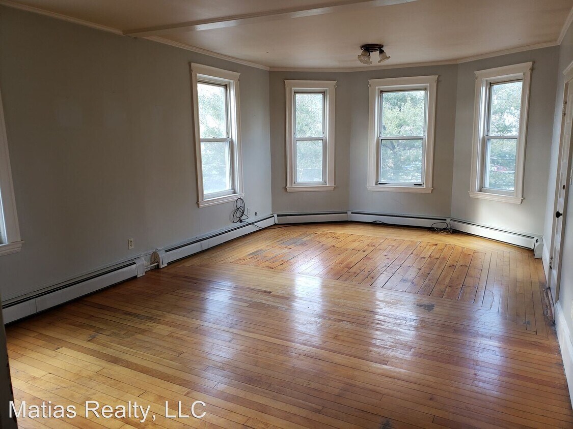 5456 Margin St, Haverhill, MA 01832 Room for Rent in Haverhill, MA