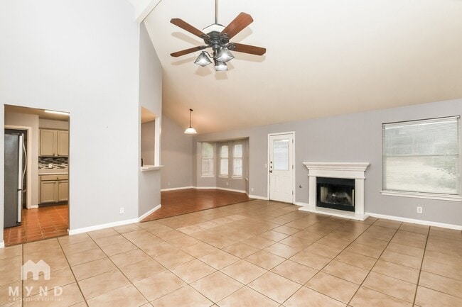 Foto del edificio - 406 Little Lake Rd