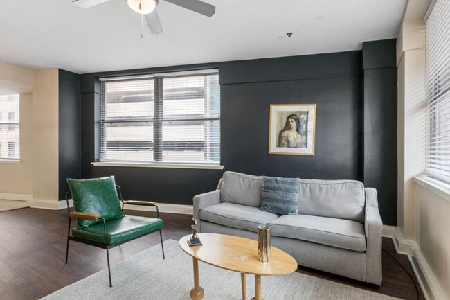 Building Photo - 925 Common St