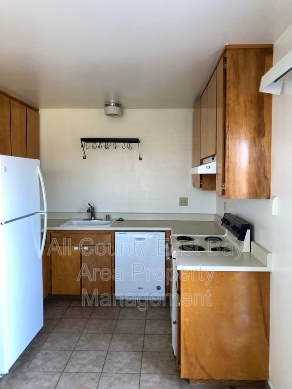 Building Photo - 611 Lexington Ave