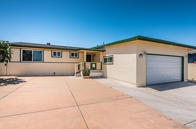 Building Photo - 7467 Bagdad St