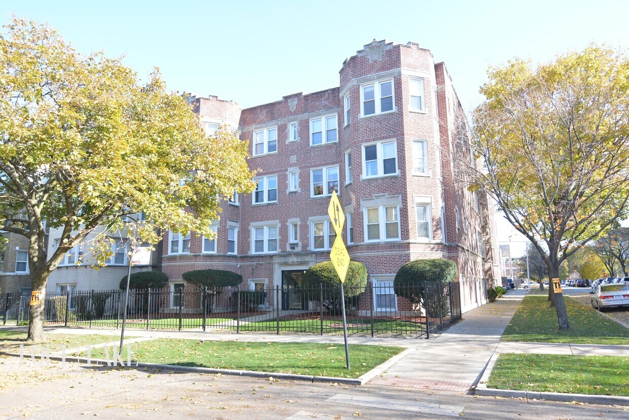 Primary Photo - 4903 N St Louis Ave