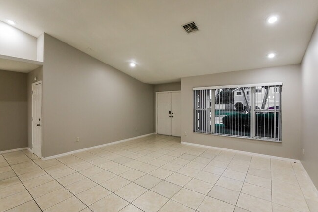 Building Photo - 1703 Egret Rd