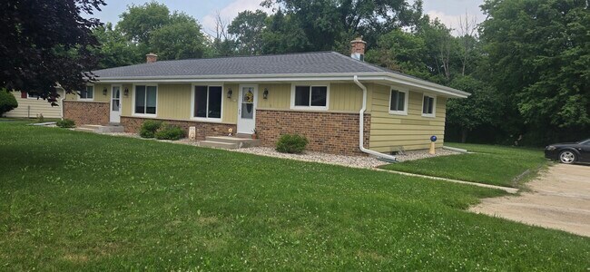 Foto del edificio - 270 S Riverside Dr