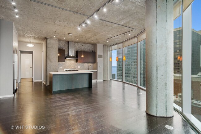 Building Photo - 600 N Fairbanks Ct