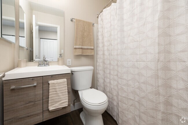 1 habitación, 1 baño, 525 pies cuadrados, baño - Chestnut Hills