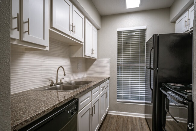 2BR, 1BA - 794SF - Reserve at 63 Sixty Three