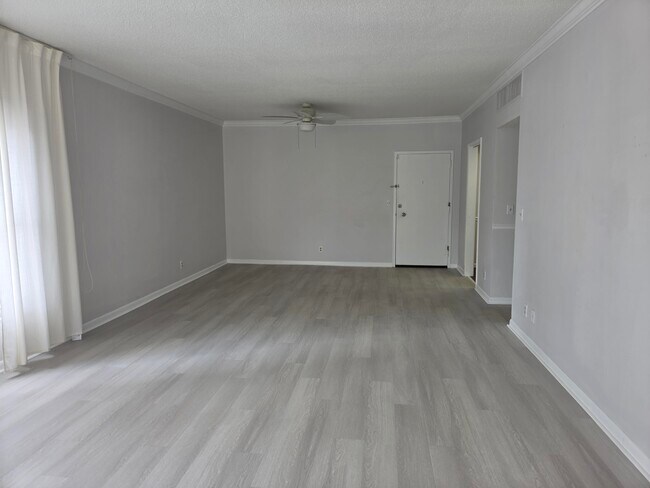 Foto del edificio - 3230 S Ocean Blvd
