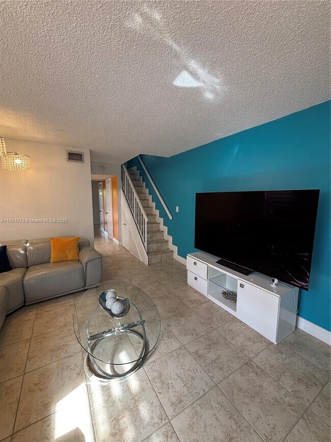 Foto del edificio - 2348 W 68th St