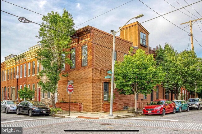 Foto del edificio - 400 E Cross St