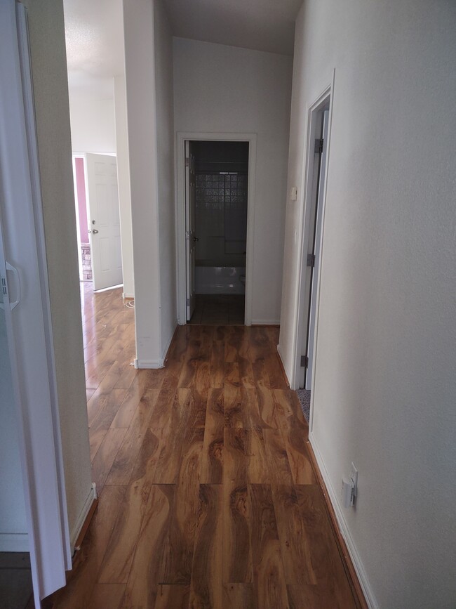 Hallway - 2424 Sunset Ridge Dr