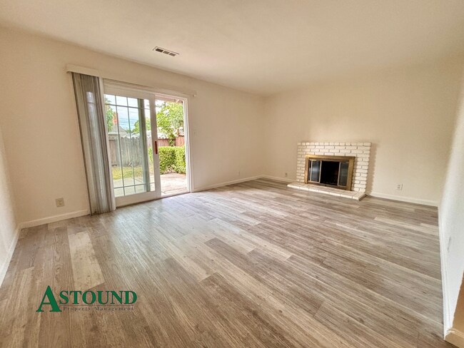 Foto del edificio - 2627 Prestwick Ave