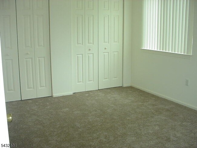 Foto del edificio - 165 Falcon Ridge Way N