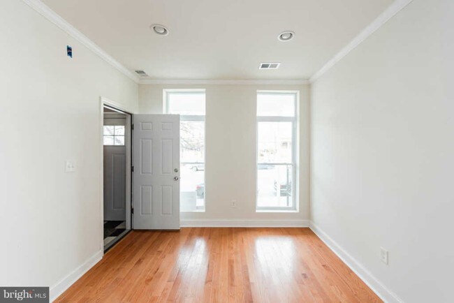 Front door / Living Room - 315 E 25th St