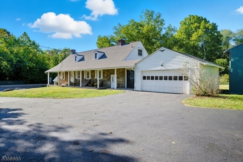 Primary Photo - 292 Main Rd