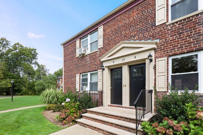 Foto del edificio - Montclair Court Apartments