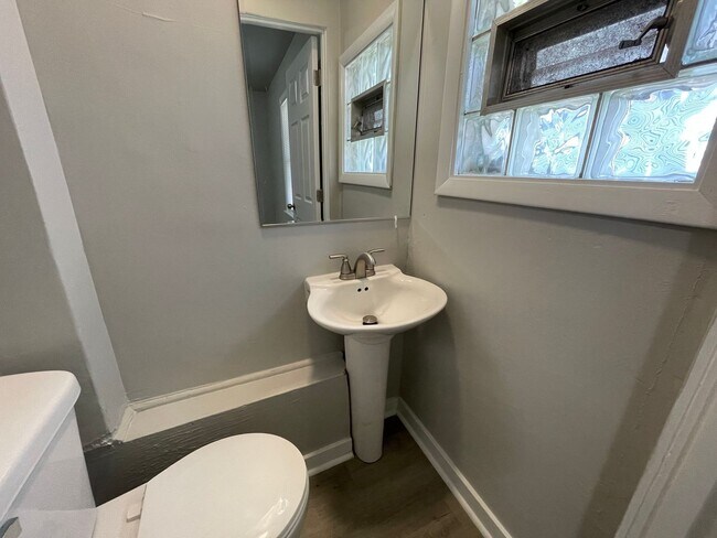 Foto del edificio - 4 Bedroom 1.5 Bath Home In Gary, IN