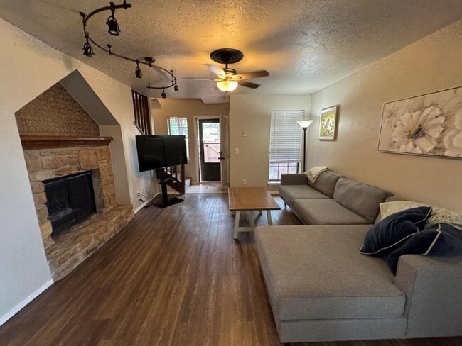 Building Photo - 3-bedroom Condo in Quail Springs area, fully furnished! You only pay Electric and Internet!