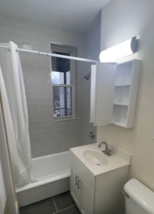 Building Photo - 1-BD* w/HEAT & HW * BRIGHTON * Comm & Wash