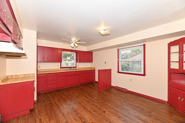 Building Photo - 3 Bedroom House