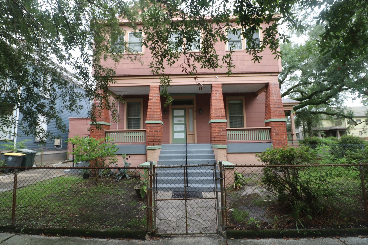 Primary Photo - 1352 N Liberty St