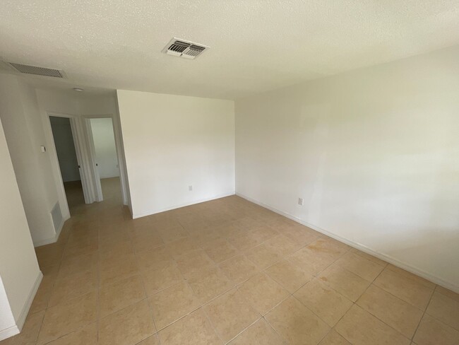 Foto del edificio - 5305 Avery Rd