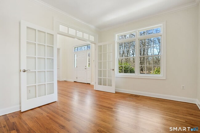 Foto del edificio - 83 Westport Rd