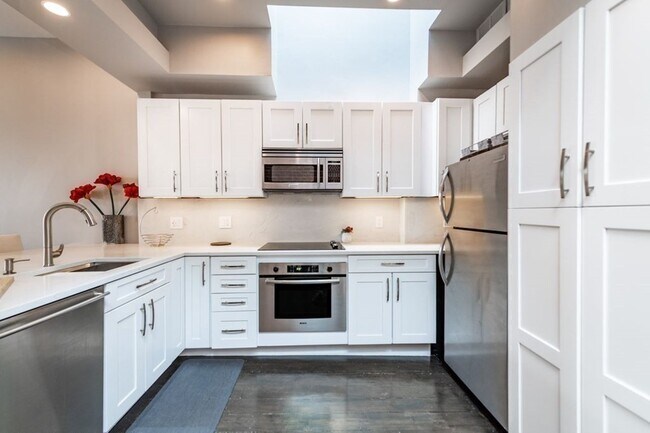 Building Photo - 265 Beacon Street Unit 5