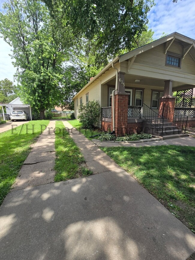 Building Photo - 615 S Volutsia Ave