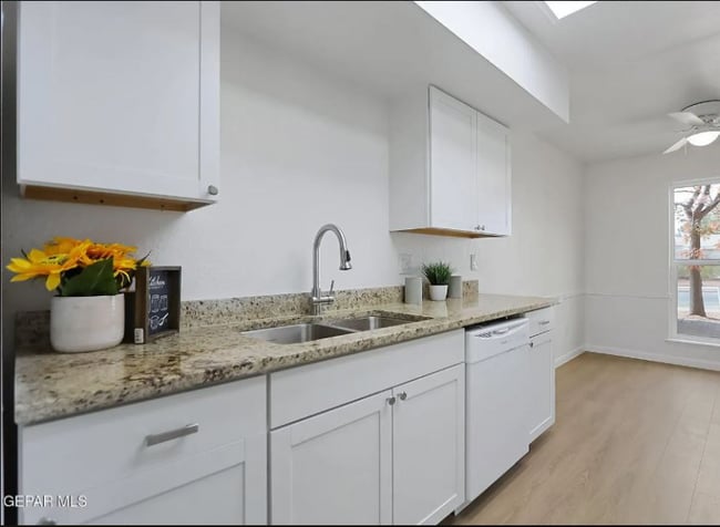 Building Photo - 714 La Chapa Ave