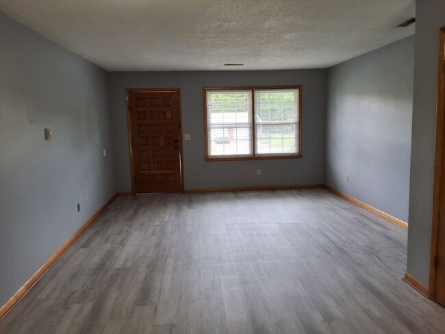 Building Photo - Comfy 2 Bedroom, 2 Bath Duplex located in ...