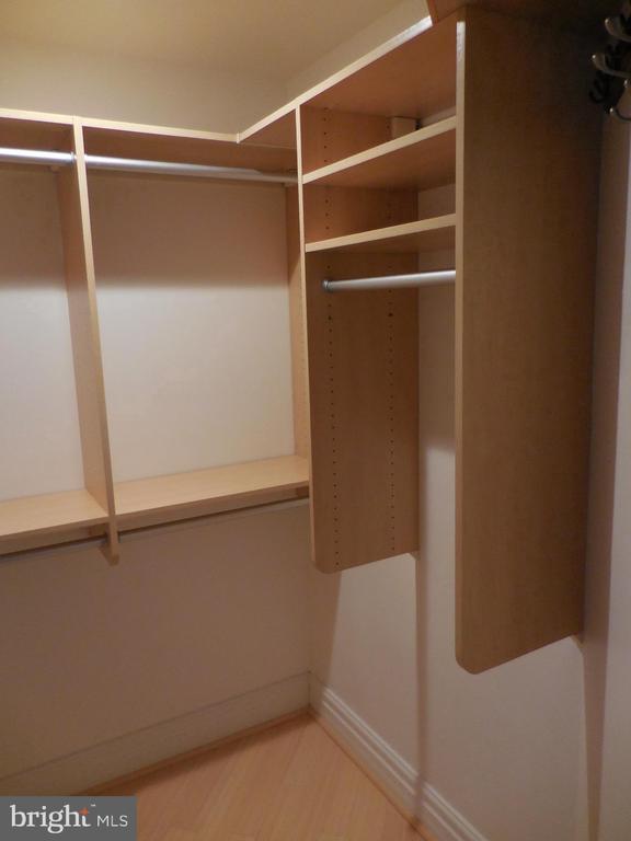 Building Photo - 201 Seneca Way