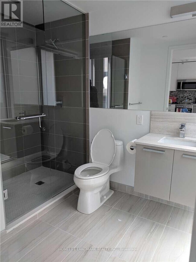 Photo du bâtiment - 28 Wellesley St E